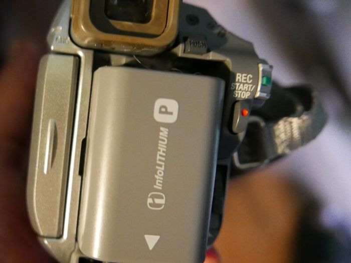 Sony Digital HandyCam DCR-HC22E MiniDV Camcorder Video Camera NTSC Japan silver
