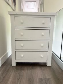 chest of drawers