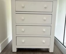 chest of drawers