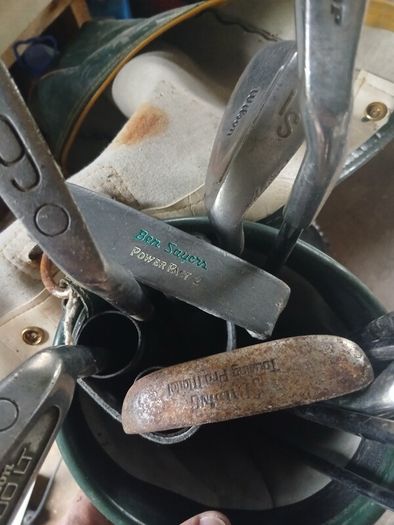 Dunlop Golf bag & mixed clubs