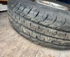215/75/16C tyres
