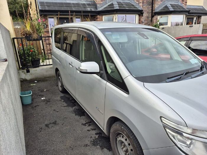 Nissan Serena 2014
