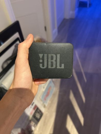 jbl Go essential speaker