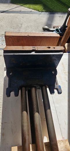 record 52 1\2.wood vice