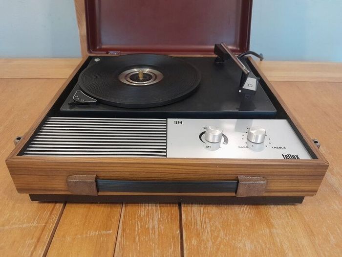TELLUX TLP4/BSR portable record player. 3 Speed Turntable, 33, 45, 78 RPM. Vintage 1970's. Antique. Vinyl. 70's. Turntable.
