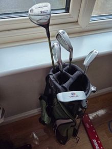 Kids golf bag with clubs, bag stand broken
