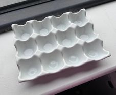 Ceramic egg holder