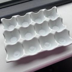 Ceramic egg holder