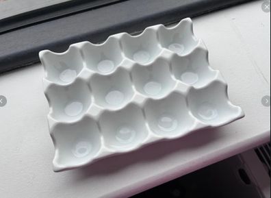 Ceramic egg holder