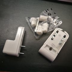 Mila door hinge