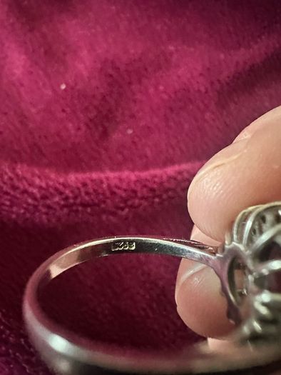 Ladies sterling silver ring