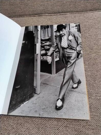 Facing New York Bruce Gilden 1992 first edition hardback with dustcover in very good condition FREE STANDARD POSTAGE INCLUDED