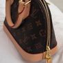 Louis Vuitton Image 4