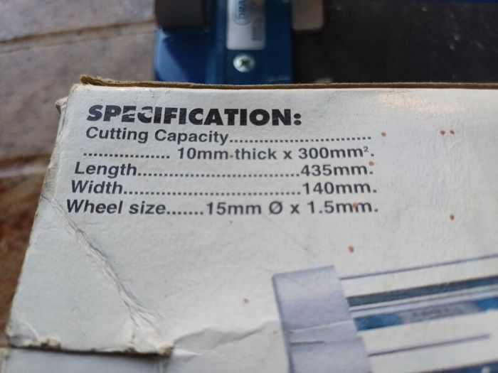 Tile cutter