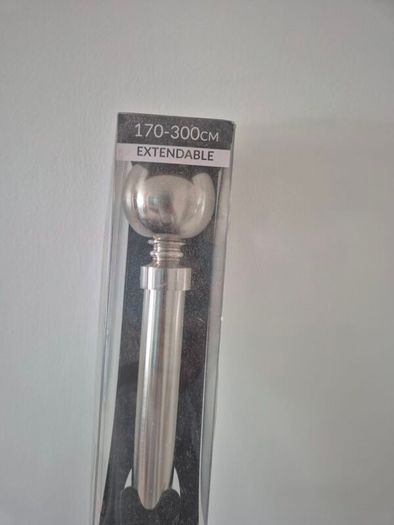 extendable curtain pole