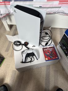 PlayStation 5 825GB with disc tray + Spiderman 2