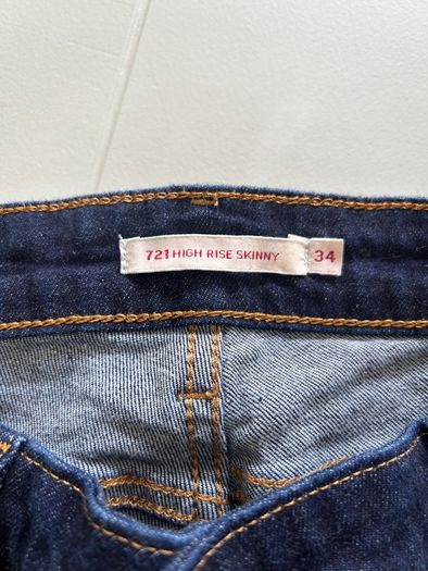 Levis High Rise Jeans
