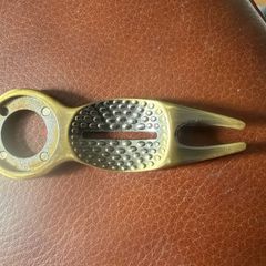 PRG golf ball divot marker