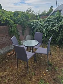 garden table and chairs free