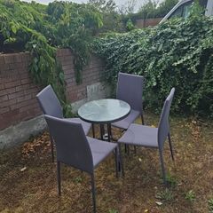 garden table and chairs free