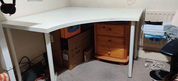 Ikea Corner Table - Very neat and clean