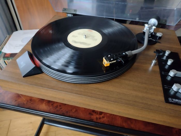 Yamaha YP-511.Direct Drive turntable from the Japanese Golden era 1970s.Full service