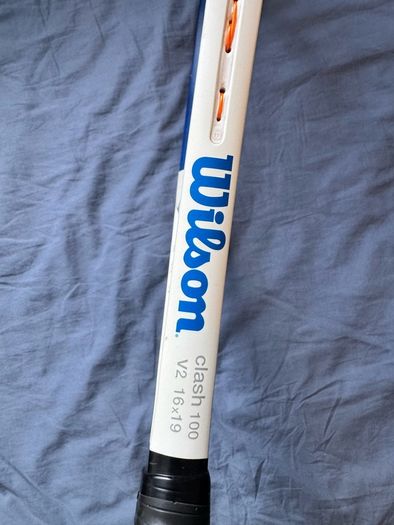 Wilson Clash 100 V2 Tennis Racket