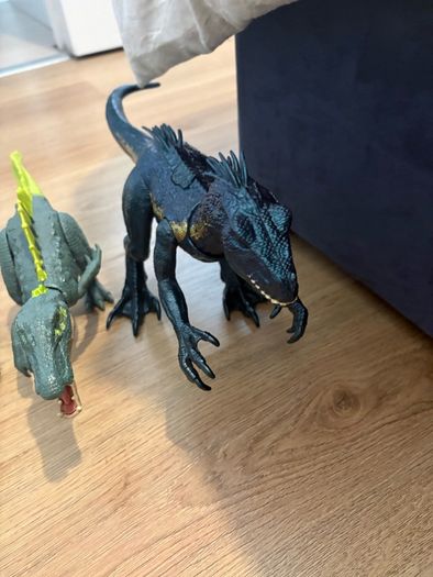4 dinosaur excellent condition