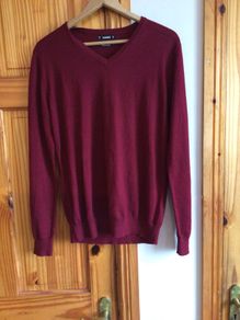Mens Merino Wool Blend Wine Coloured V Neck Jumper M includes Postage