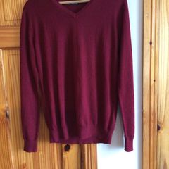 Mens Merino Wool Blend Wine Coloured V Neck Jumper M includes Postage