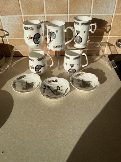 Royal Tara "Book of Kells" 5 Mugs & 3 Shell shaped dishes as New