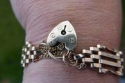 Vintage Gold 375 Bangle Bracelet Heart Locket 9 Ct Gold 15,0g length 17cm