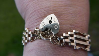 Vintage Gold 375 Bangle Bracelet Heart Locket 9 Ct Gold 15,0g