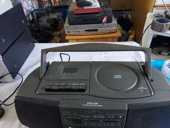SONY CD Radio Cassette-Corder, Model No. CFD-V24, All working fine and in very good condition for its age