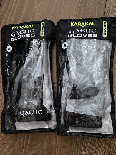 Gaelic Football Gloves Senior S Karakal BNIB