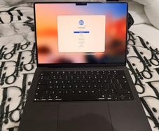 MacBook Pro 14 M5 16GB 1TB Space Black, 6 Cycles