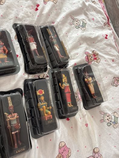 figurines