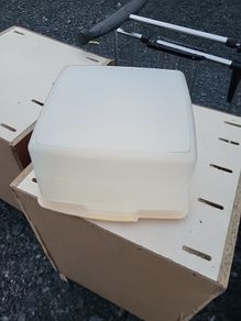 Vintagr cake box