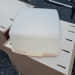 Vintagr cake box