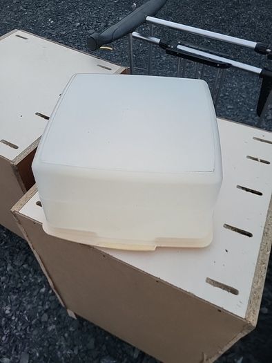 Vintagr cake box