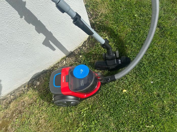 Philips PowerPro Compact bagless vacuum cleaner