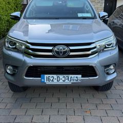 Toyota hilux invincible x