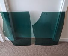 VW Passat B8 saloon rear door roll up glass