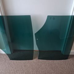 VW Passat B8 saloon rear door roll up glass