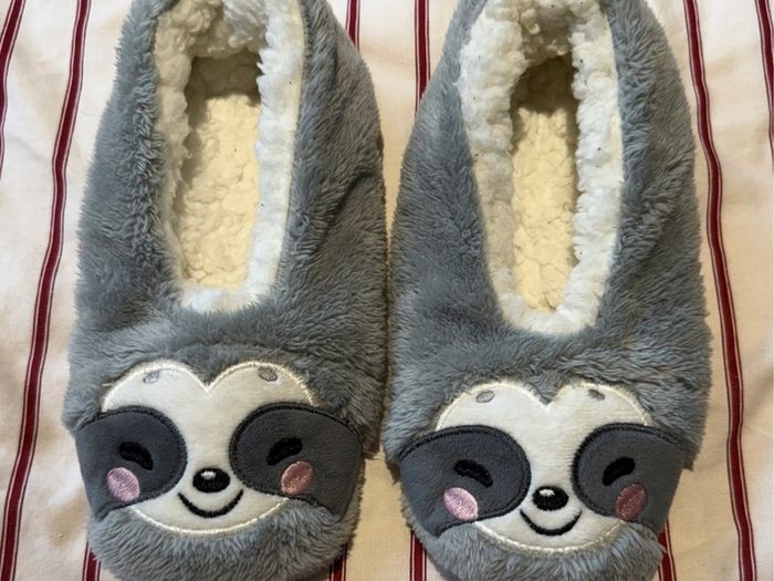Cute Fluffy Cozy Sloth Slippers Size S!
