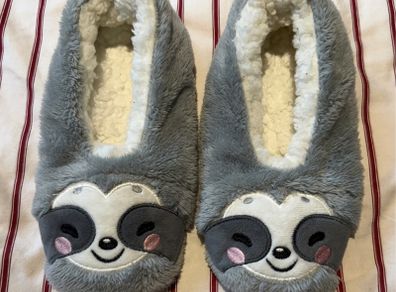 Cute Fluffy Cozy Sloth Slippers Size S!