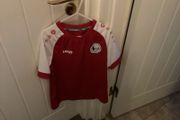 Football T-shirt age 8