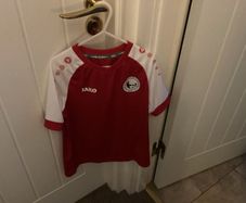 Football T-shirt age 8