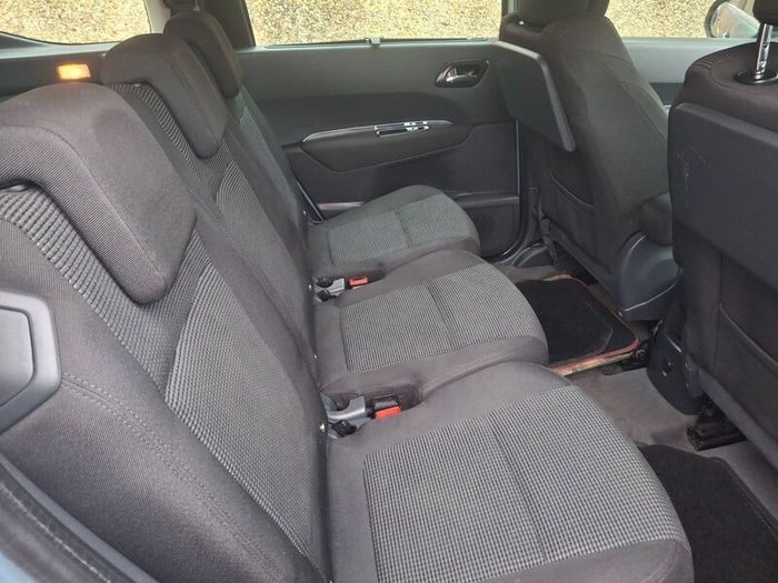 Peugeot 5008 2012