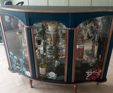 Glass cabinet